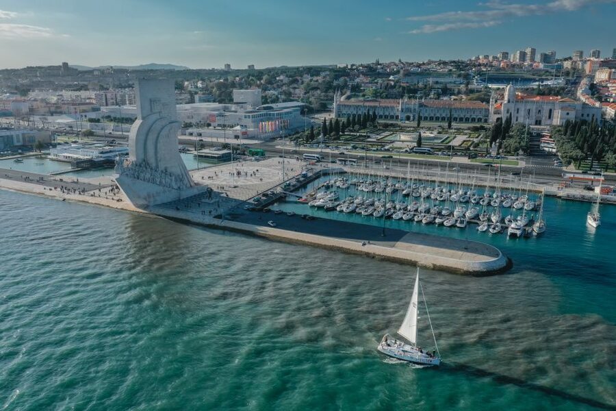 Lisbon: Private Tagus River Yacht Tour - Belém Tower and the western waterfront