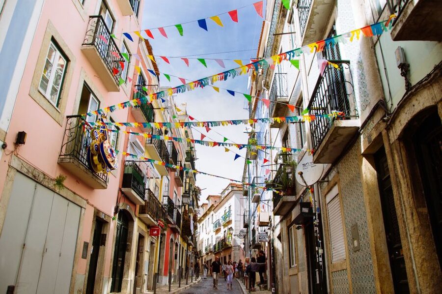 Lisbon: Private Tour with Locals – Highlights & Hidden Gems - Key points to know before booking