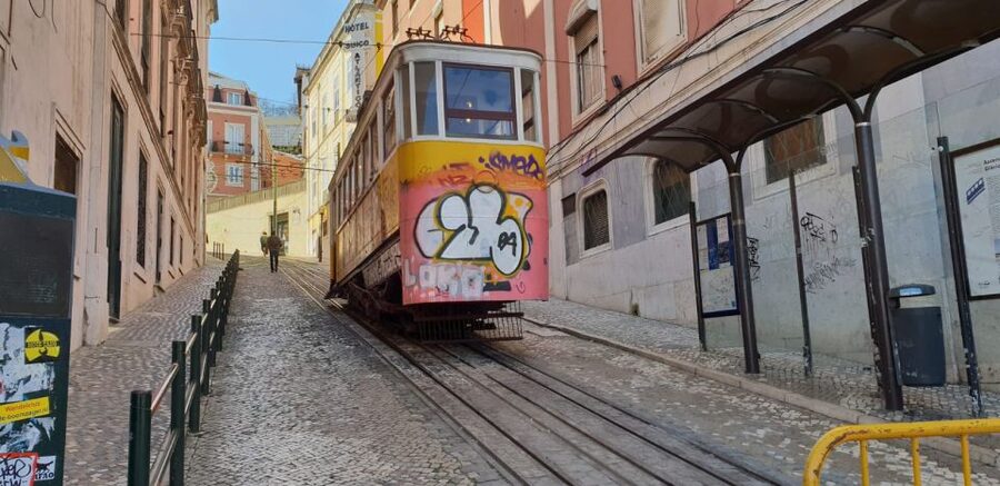 Lisbon: Private Tuk-Tuk Tour for 2 hours - Why a tuk-tuk works well in Lisbon