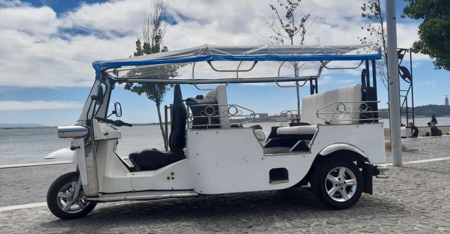 Lisbon: Private Tuk-Tuk Tour for 2 hours - Lisbon Cathedral and the first look at Alfama