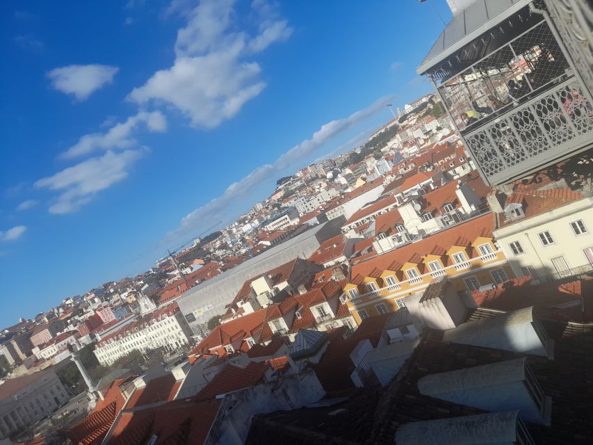 Lisbon: Private Tuk-Tuk Tour for 2 hours - Santa Luzia and Portas do Sol: two classic viewpoints
