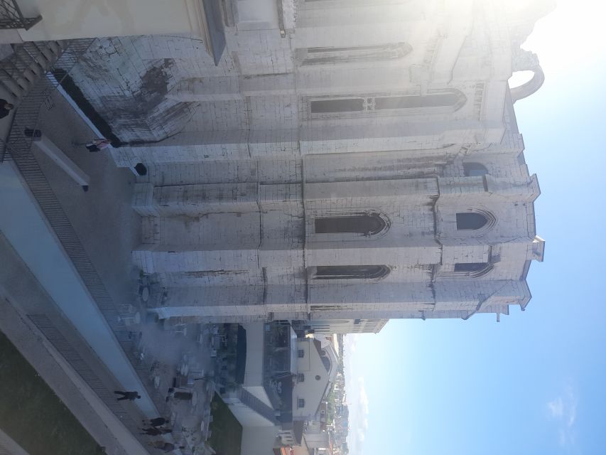 Lisbon: Private Tuk-Tuk Tour for 2 hours - Santa Justa Lift and the return downtown