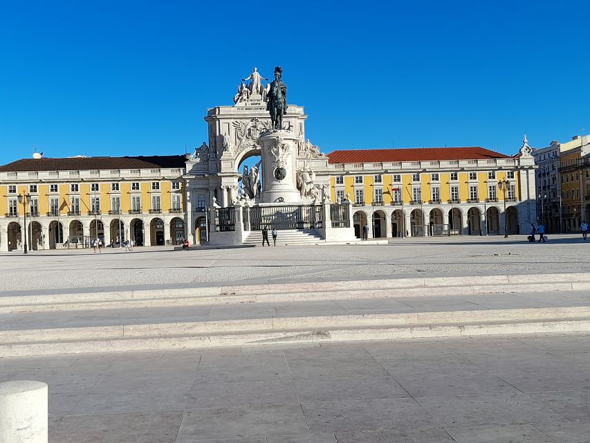Lisbon: Private Tuk-Tuk Tour for 2 hours - Starting at the Hard Rock Cafe