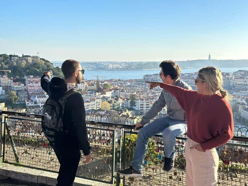 Lisbon: Private Tuk Tuk Tour with Optional Boat Cruise - Guides are the heart of the experience