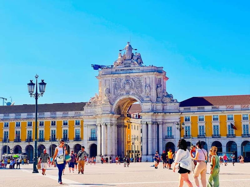 Lisbon: Private Tuk Tuk Tour with Polaroid Photos - Key points at a glance
