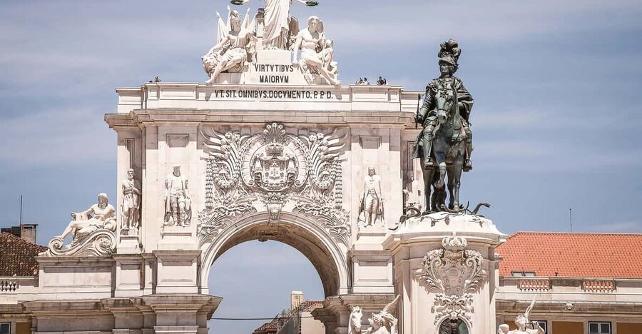 Lisbon: Private TukTuk Tour - Why a private tuk-tuk makes sense in Lisbon