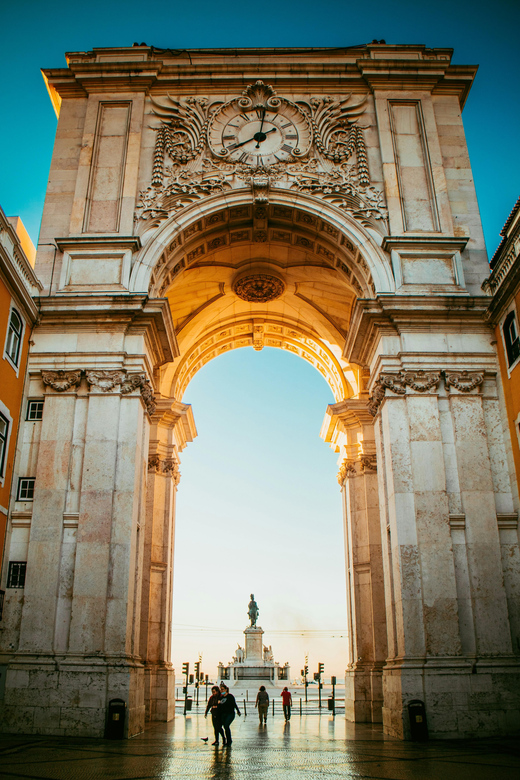 Lisbon: Private TukTuk Tour - Starting at the riverfront and Praça do Comércio