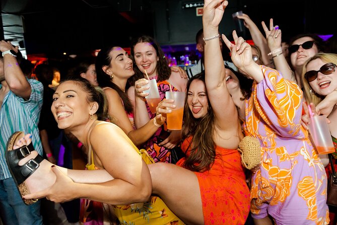 Lisbon: Pub Crawl with Open Bar, Shots & VIP Club Entry - Cais do Sodré and the changing VIP club
