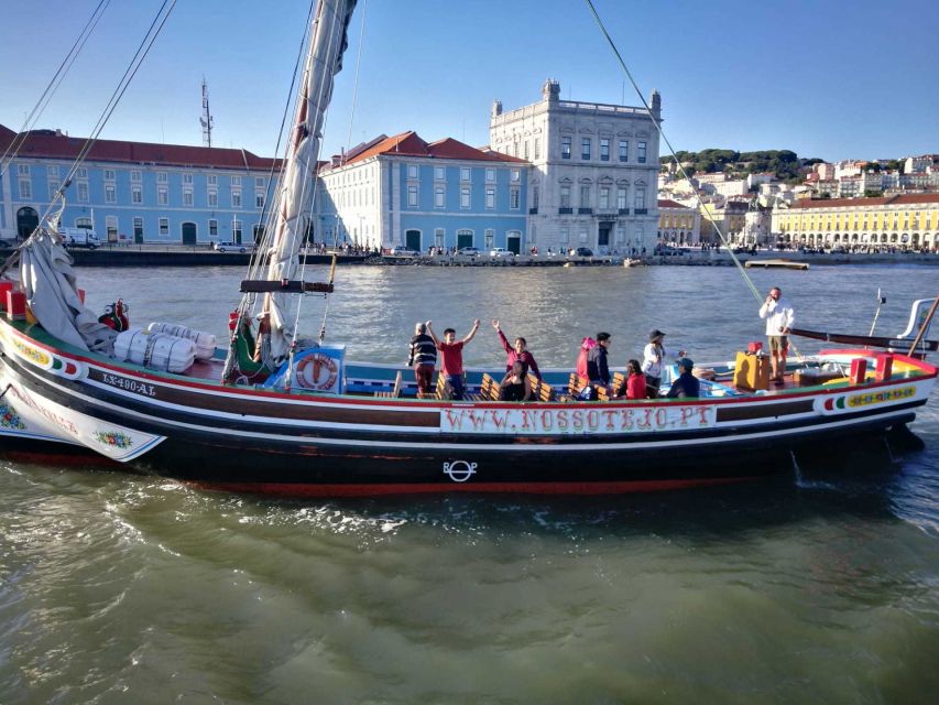 Lisbon: River Tagus Sightseeing Cruise in Traditional Vessel - Comfort, wind, and the best way to prepare