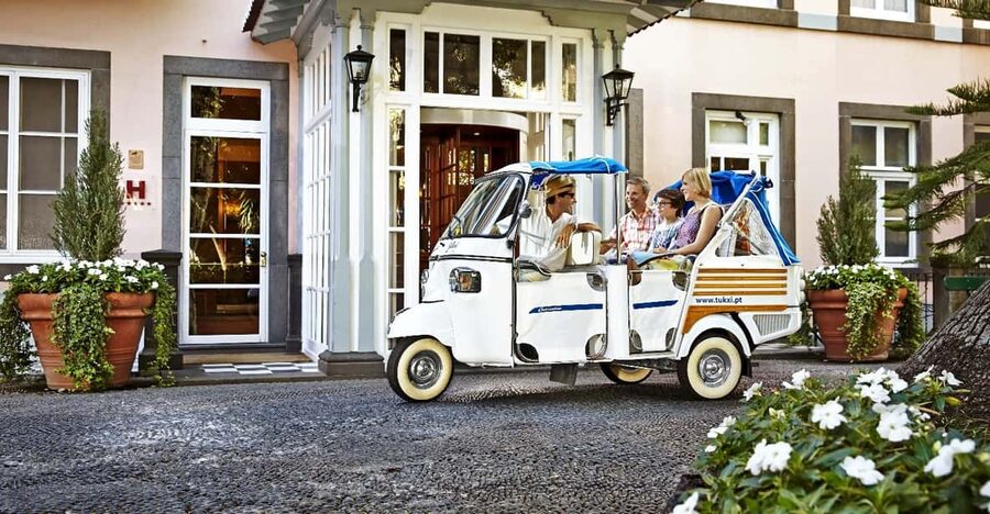 Lisbon's historic old town in a tuk-tuk in German - How much history will you actually get?