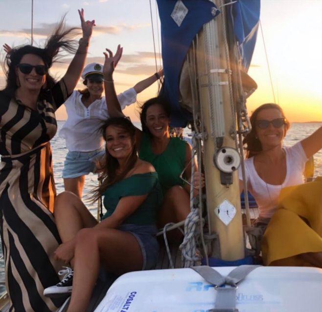 Lisbon: Sailboat Sunset Tour with a Drink - Why the 10-person limit matters
