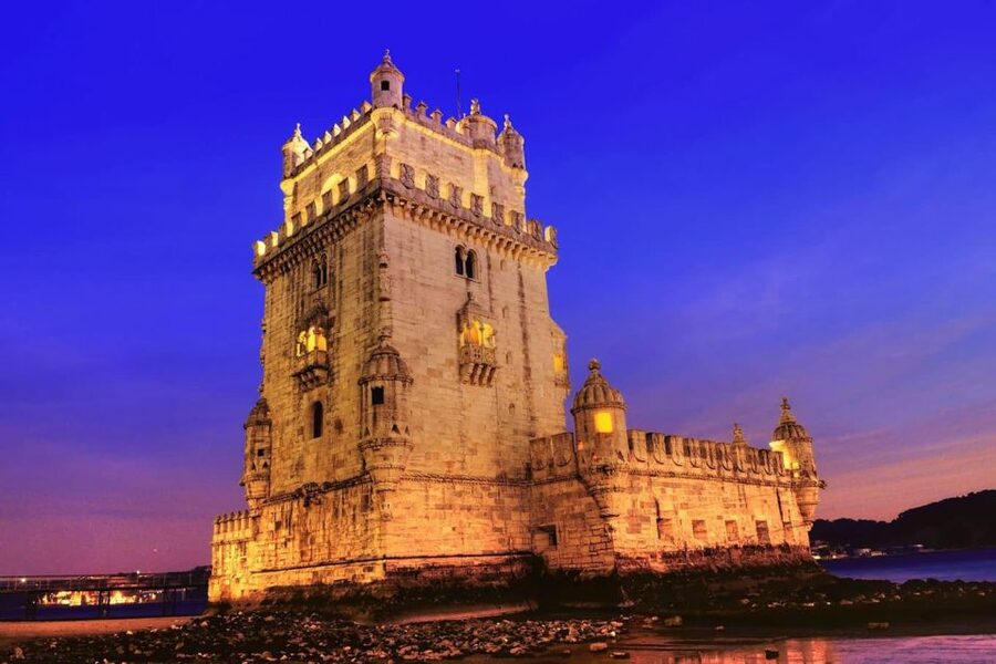 Lisbon: Sailboat Tour w/ Local Guide and Open Bar Green Wine - Monument to the Discoveries and Belém Tower