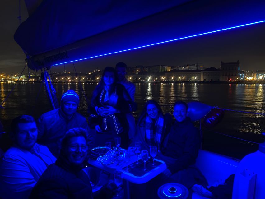 Lisbon: Sailboat Tour w/ Local Guide and Open Bar Green Wine - What $35 buys you
