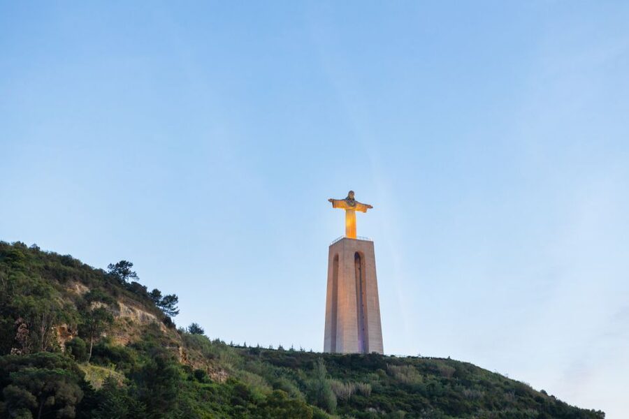Lisbon: Sailing Tour on the Tagus River - A slow cruise beneath Lisbon’s changing architecture