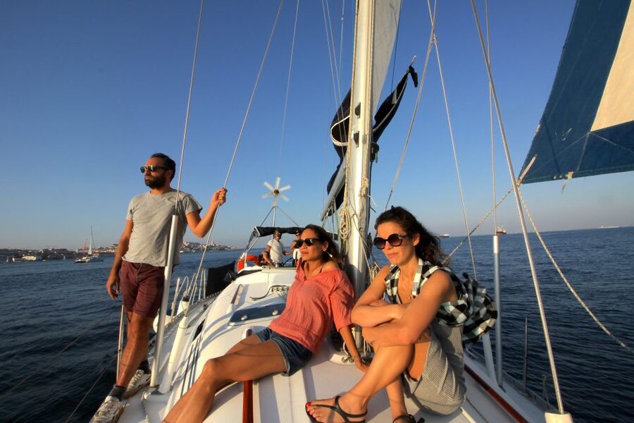 Lisbon: Sailing Tour with Wine and Snacks - Setting Out From Alcântara