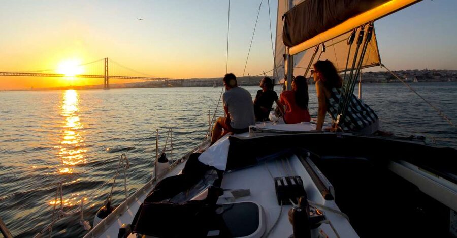 Lisbon: Sailing Tour with Wine and Snacks - Cristo-Rei and the Open Tagus