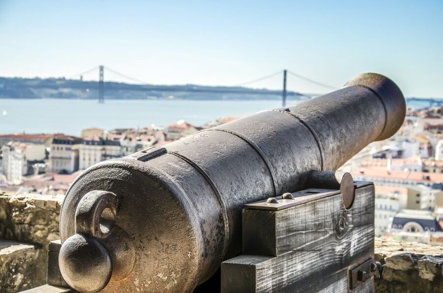 Lisbon: Sao Jorge Castle Skip-the-Line Ticket with Guide - The 15-minute introduction, and why it may become much longer