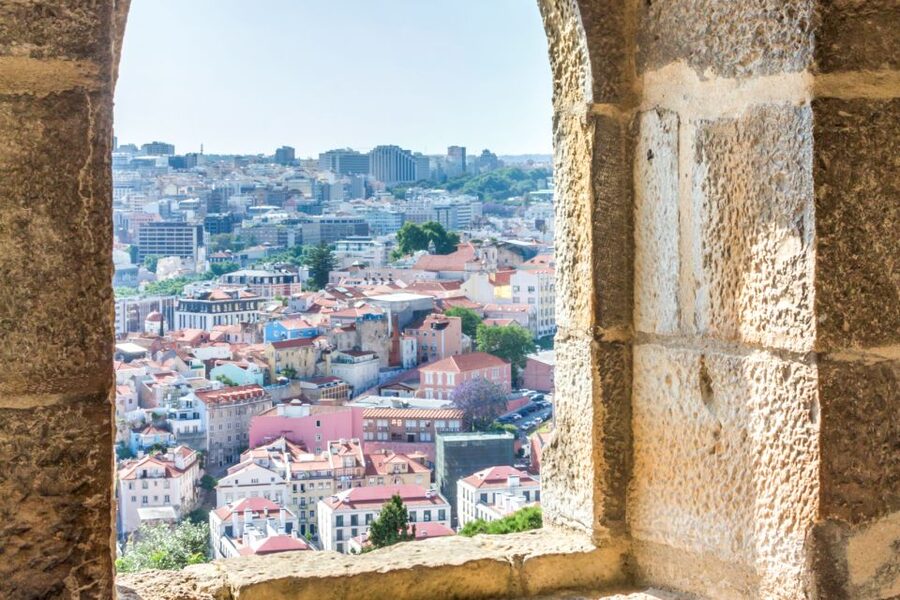 Lisbon: Sao Jorge Castle Skip-the-Line Ticket with Guide - Walking through the medieval castle complex