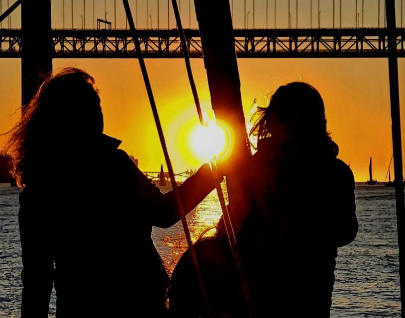 Lisbon: Scenic Day & Sunset Boat Tour with a Drink - Starting at Doca de Alcântara