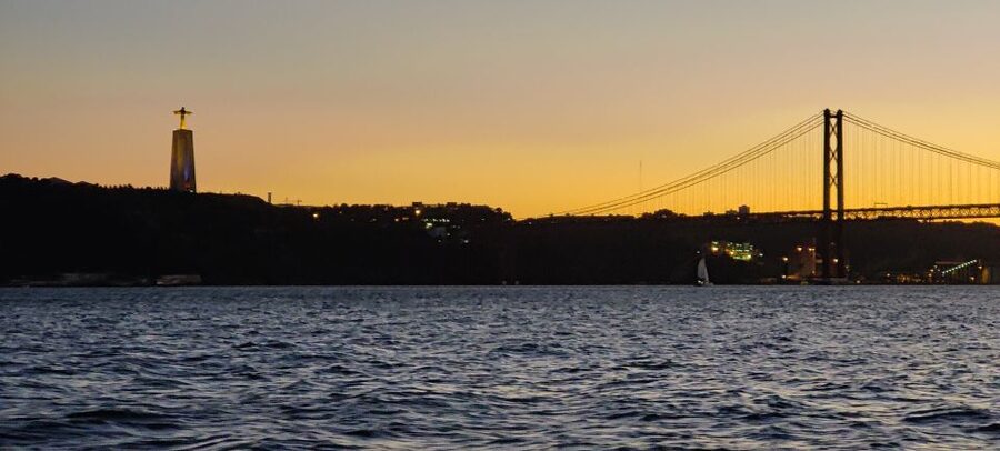 Lisbon: Scenic Day & Sunset Boat Tour with a Drink - Under the 25 de Abril Bridge