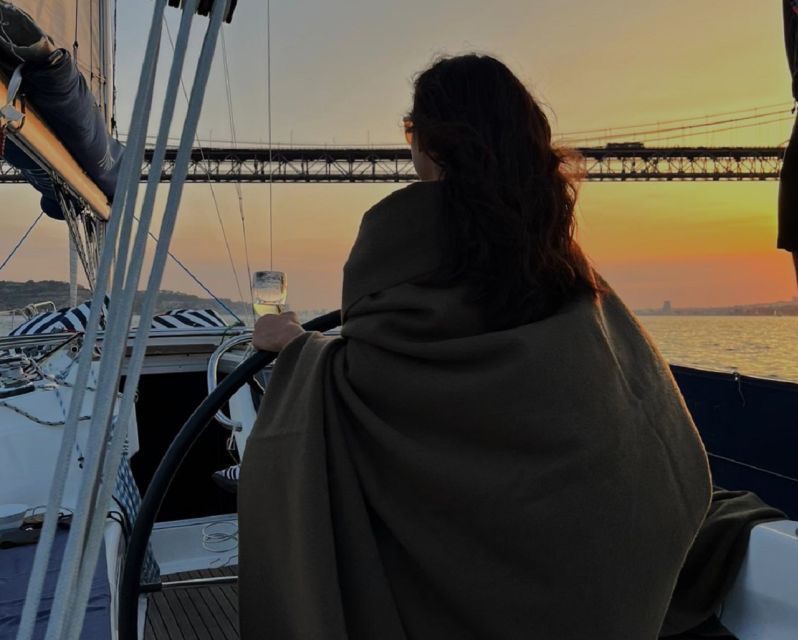 Lisbon: Scenic Day & Sunset Boat Tour with a Drink - The people behind HYPAFAMILY