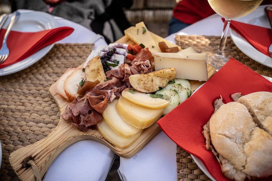 Lisbon: Segway Food Tour of Alfama and Old Town Lisbon - Santa Engracia and the character of Mouraria