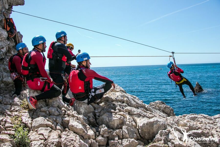 Lisbon: Sesimbra/Arrábida Natural Park Coasteering Adventure - Swimming, scrambling, and the first cliff jumps