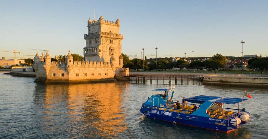 Lisbon: Sightseeing Boat Tour with Hop-On Hop-Off Option - Key points to know before boarding