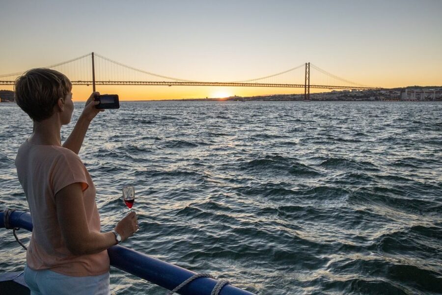 Lisbon: Sightseeing Boat Tour with Hop-On Hop-Off Option - Is $21 good value for Lisbon?