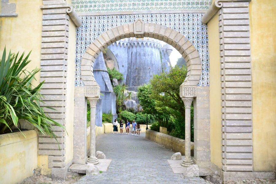 Lisbon: Sintra Cascais & Pena Palace Small Group Tour - How the guides shape the experience