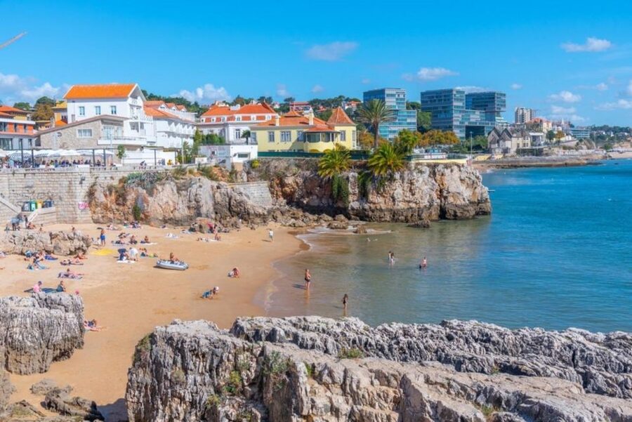 Lisbon: Sintra, Pena, Cabo da Roca Coast & Cascais Day Tour - The guides are a major part of the value