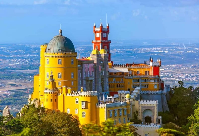 Lisbon: Sintra, Pena Palace, Regaleira & Monserrate Day Trip - Why Sintra works best with a small vehicle