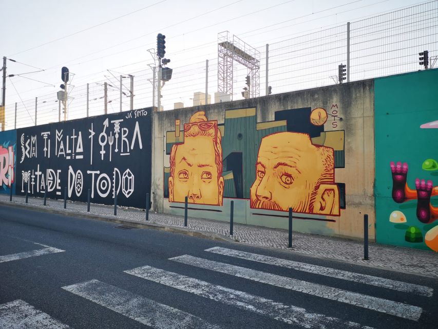 Lisbon: Street Art Tuk Tuk Tour - Key points at a glance