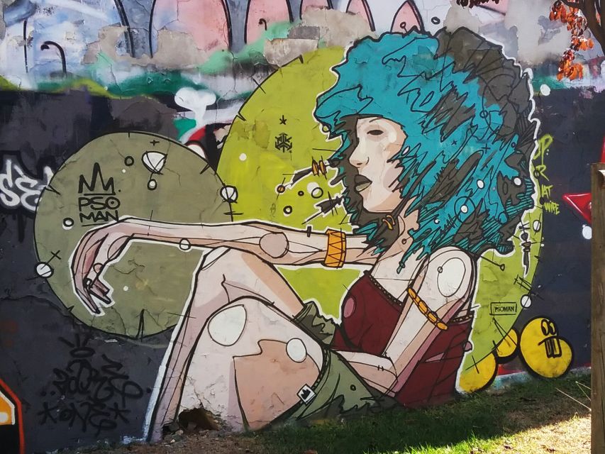 Lisbon: Street Art Walk - Starting at Largo da Graça
