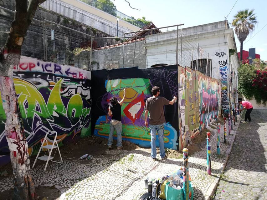 Lisbon: Street Art Walk - Mouraria and the story behind the paint