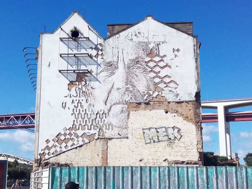 Lisbon: Street Art Walk - Alfama from a street-art perspective