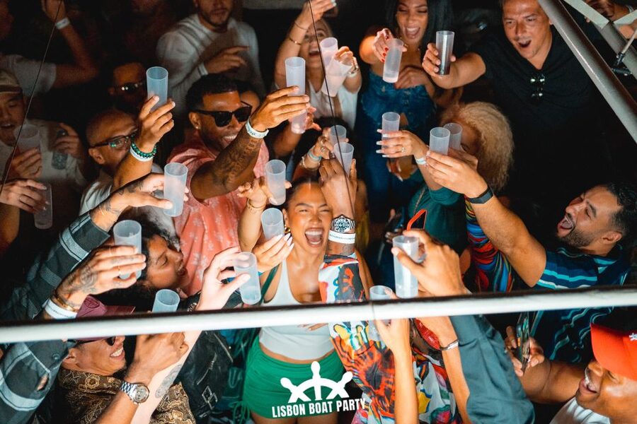 Lisbon: Sunset Boat Party with 2 Drinks and Free Club Entry - Sunset Views From Belém To Christ the King