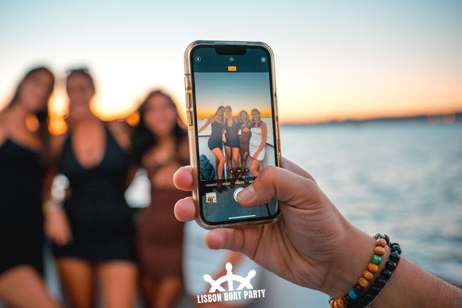Lisbon: Sunset Boat Party with 2 Drinks and Free Club Entry - Four Hours Of Music, Dancing, And River Air