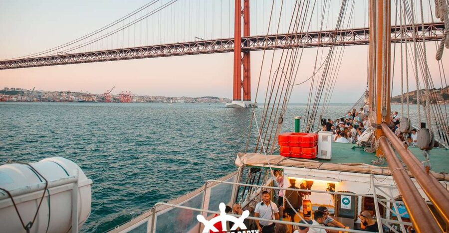 Lisbon: Sunset Boat Party with 2 Drinks and Free Club Entry - Finding the Principe Perfeito at Cais da Rocha do Conde de Obidos