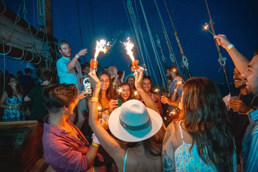 Lisbon: Sunset Boat Party with Live DJ and Night Club Entry - Key points to know before booking