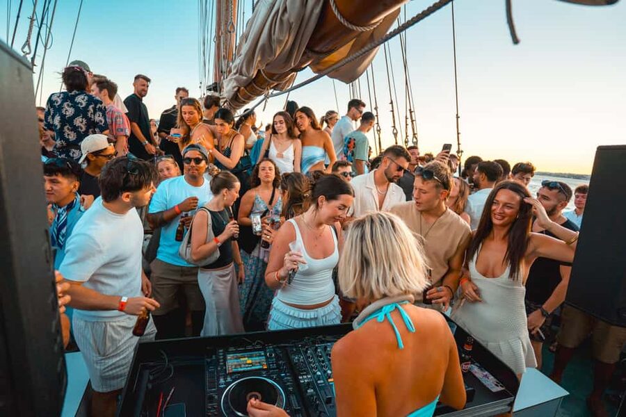Lisbon: Sunset Boat Party with Live DJ and Night Club Entry - Club entry turns the cruise into a full night out
