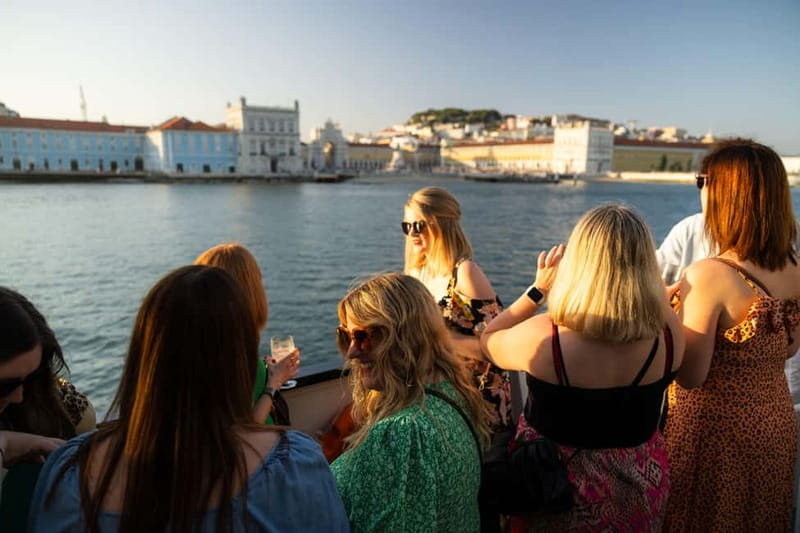 Lisbon: Sunset Boat Tour with Music and Drinks - Sunset, music, and the social side of the cruise