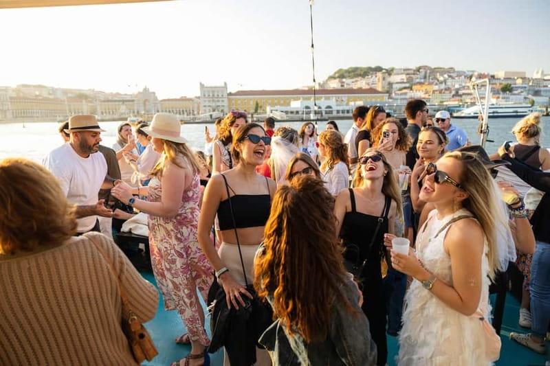 Lisbon: Sunset Boat Tour with Music and Drinks - The Evora’s unusual construction