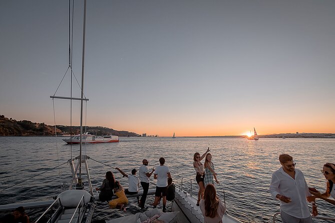 Lisbon: Sunset Catamaran Boat Tour with Music and Drinks - Key points to know before booking