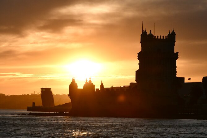 Lisbon: Sunset Catamaran Boat Tour with Music and Drinks - What this Lisbon sunset cruise is really like
