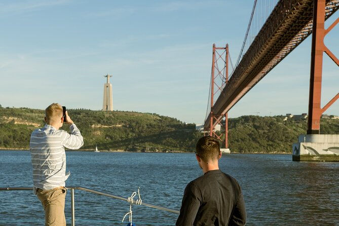 Lisbon: Sunset Catamaran Boat Tour with Music and Drinks - The 90-minute route from Cristo Rei to Belém