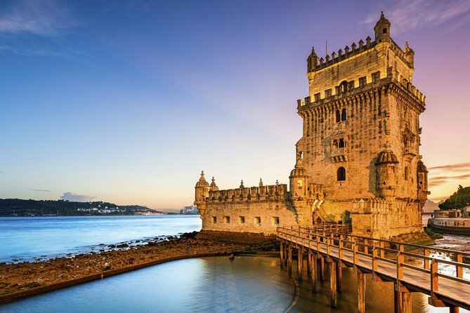 Lisbon: Sunset Catamaran Boat Tour with Music and Drinks - Sunset timing and the importance of a jacket