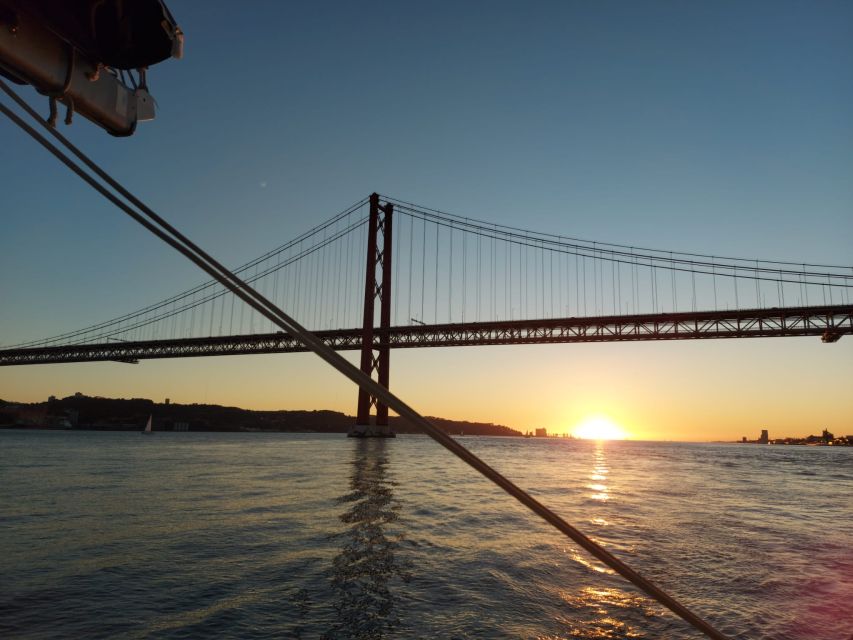 Lisbon: Sunset Catamaran Cruise with Drinks - Almada and Christ the King across the river