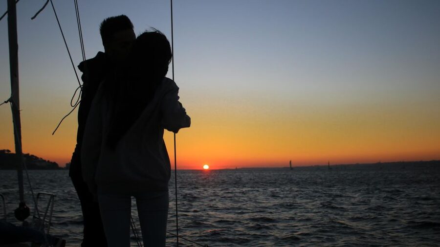 Lisbon: Sunset Cruise with Drinks and Snacks - Passing Under the 25 de Abril Bridge