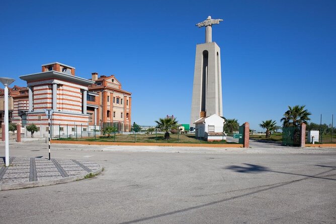 Lisbon: Sunset Cruise With Drinks on Spacious Yacht - Key points worth knowing before you book